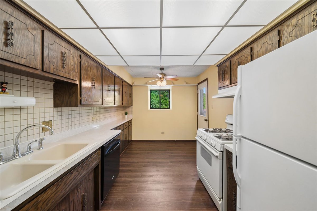 525 Cumnor Road #204, Westmont, IL 60559