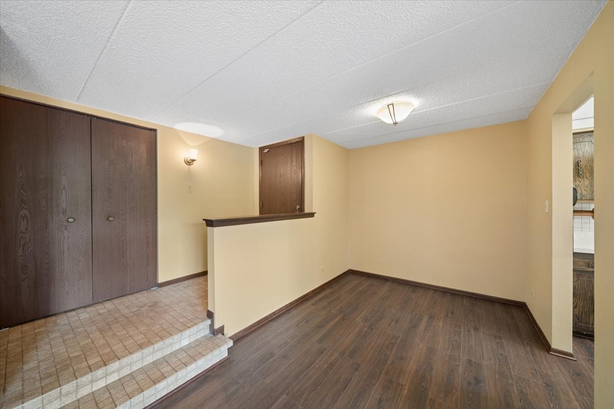 525 Cumnor Road #204, Westmont, IL 60559