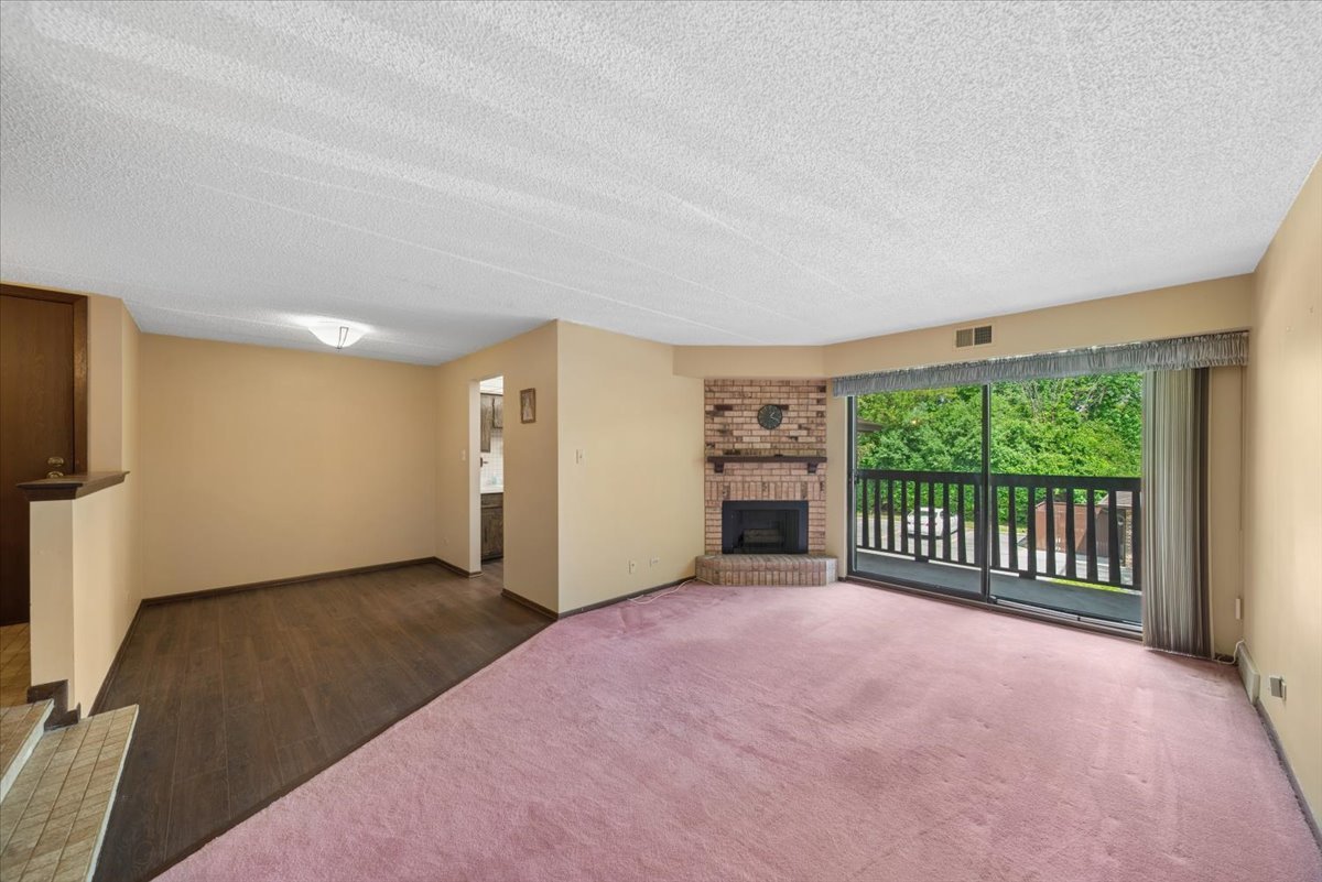 525 Cumnor Road #204, Westmont, IL 60559