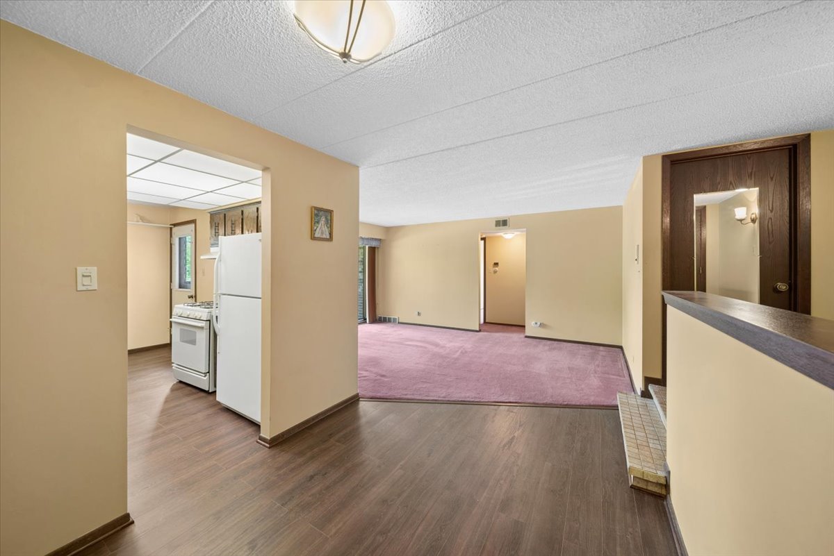 525 Cumnor Road #204, Westmont, IL 60559
