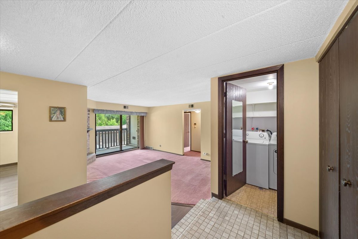 525 Cumnor Road #204, Westmont, IL 60559
