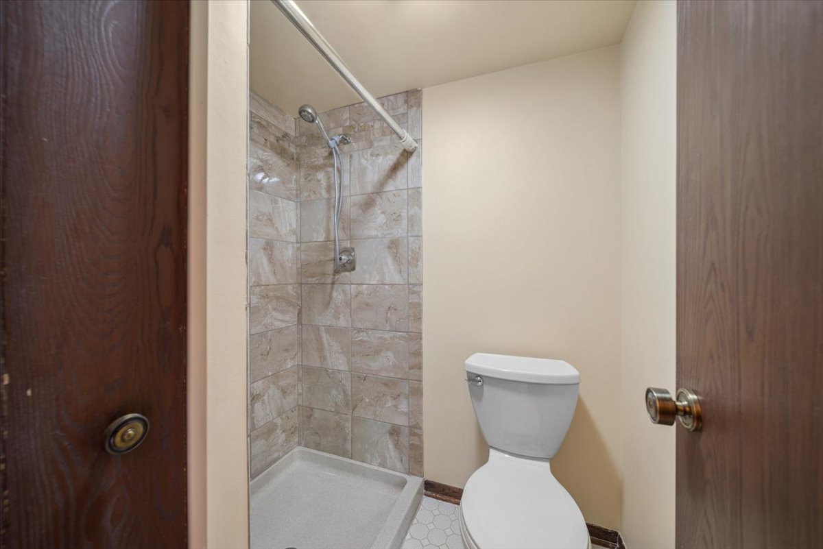 525 Cumnor Road #204, Westmont, IL 60559