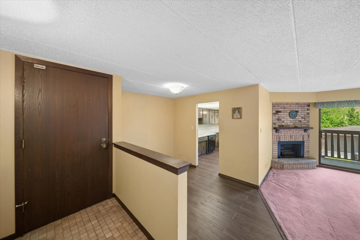 525 Cumnor Road #204, Westmont, IL 60559
