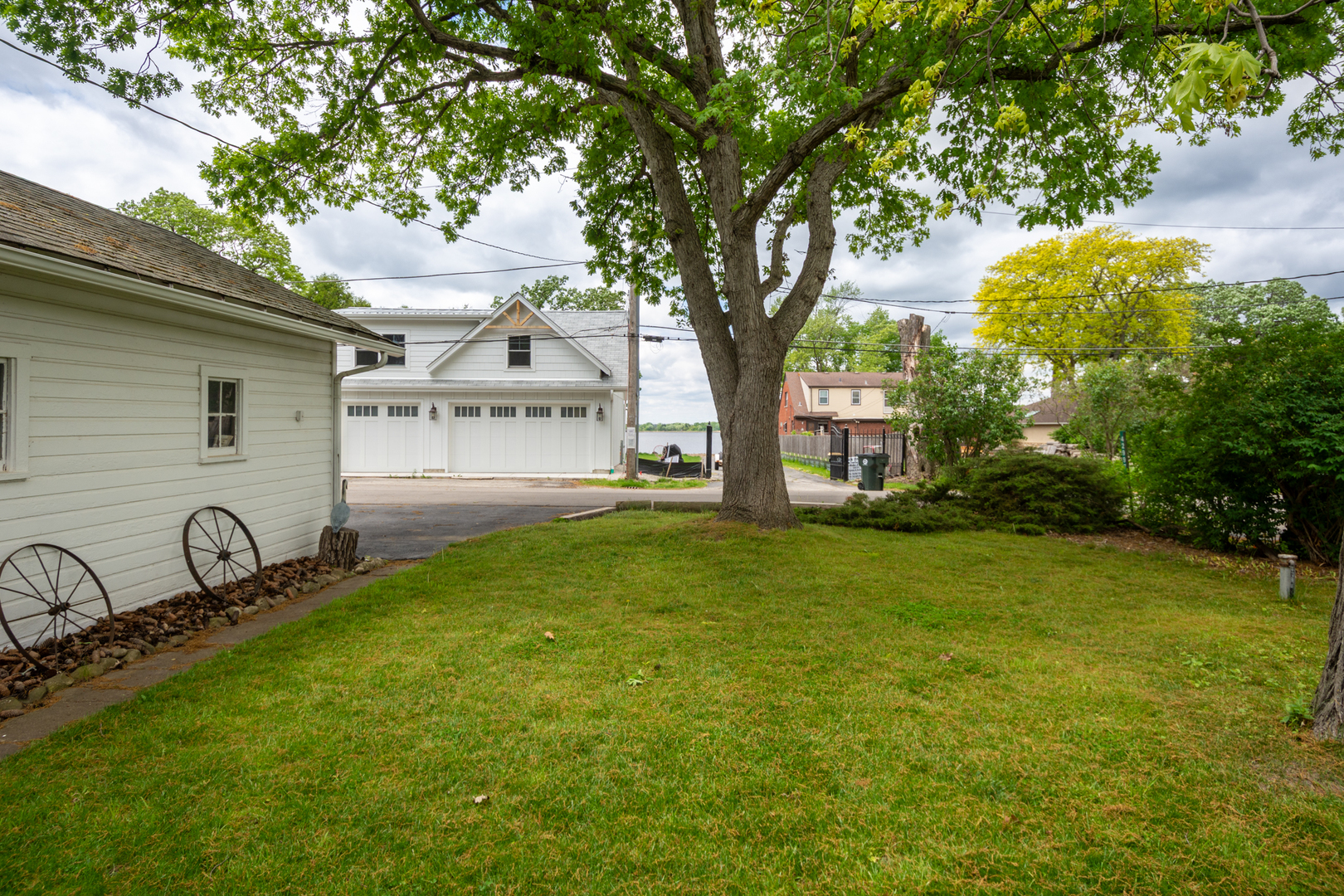 42986 N Lenora Street, Antioch, IL 60002