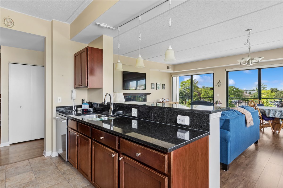 6420 Double Eagle Drive #306, Woodridge, IL 60517
