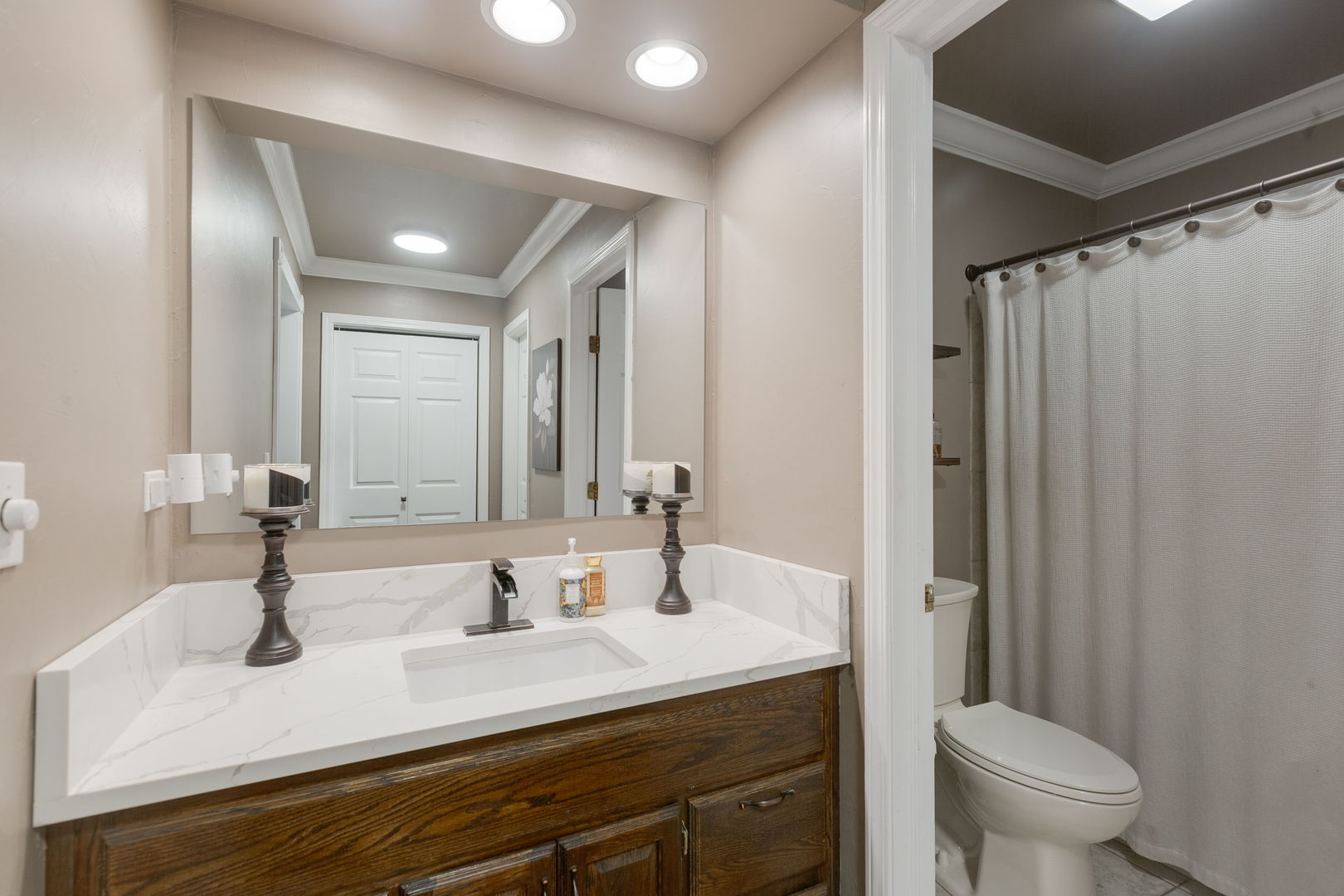 706 S Noah Terrace, Mount Prospect, IL 60056