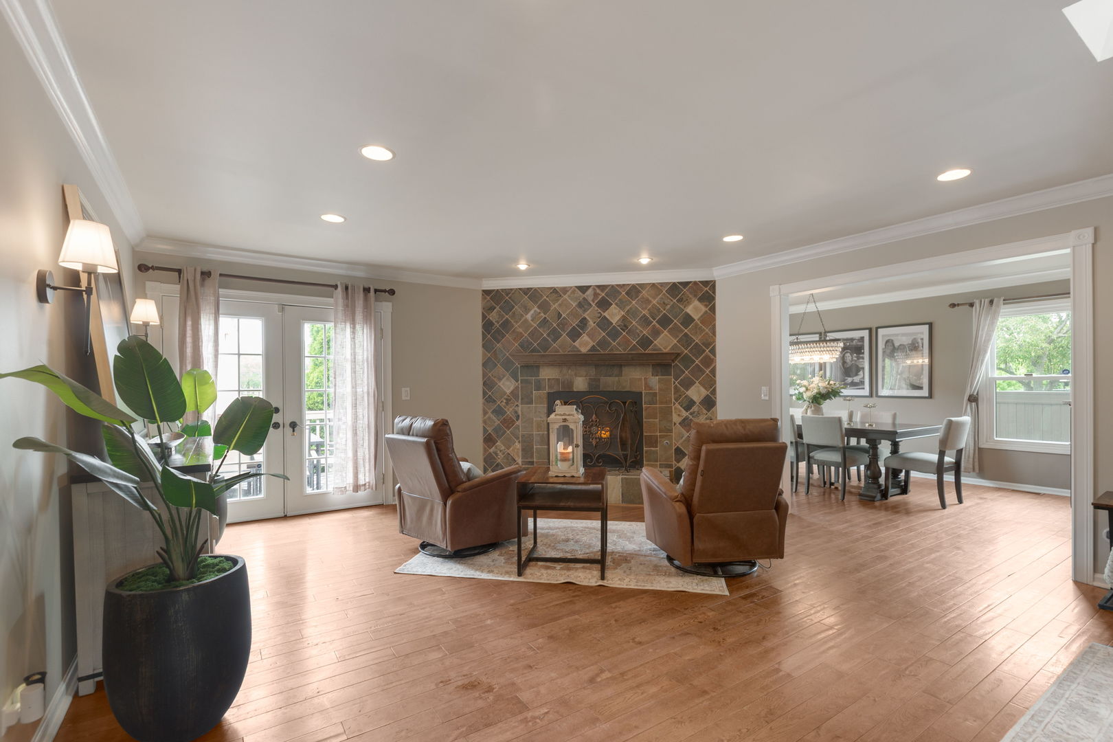 706 S Noah Terrace, Mount Prospect, IL 60056