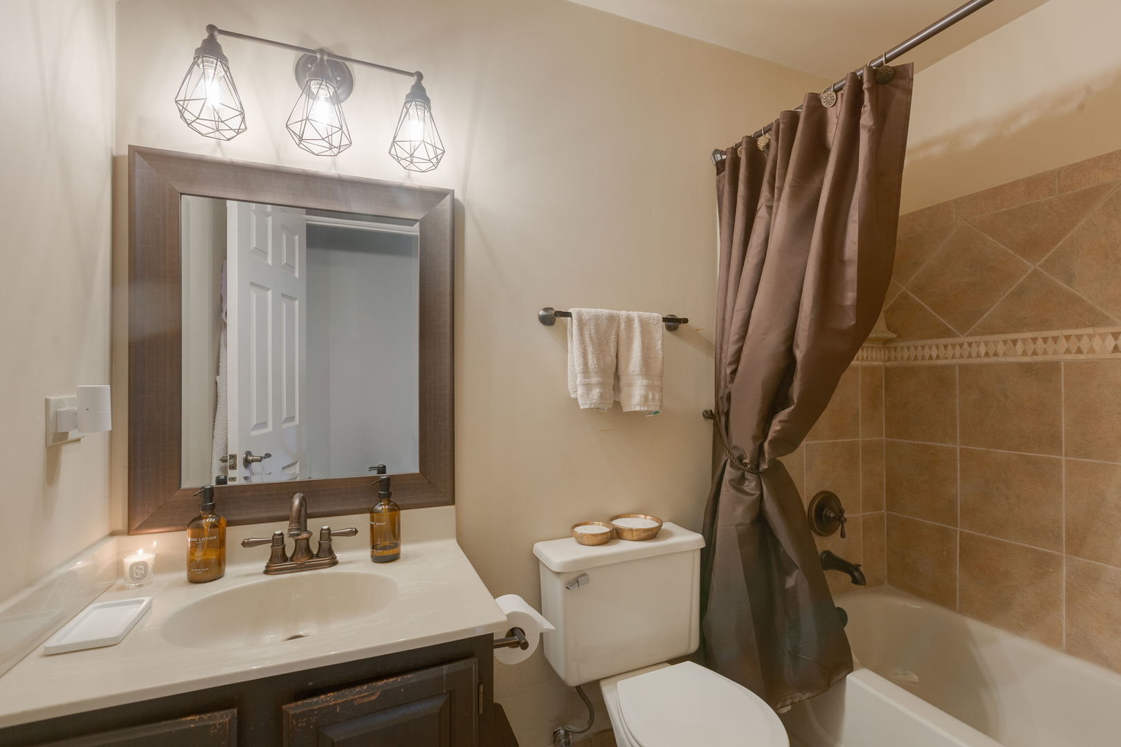 706 S Noah Terrace, Mount Prospect, IL 60056