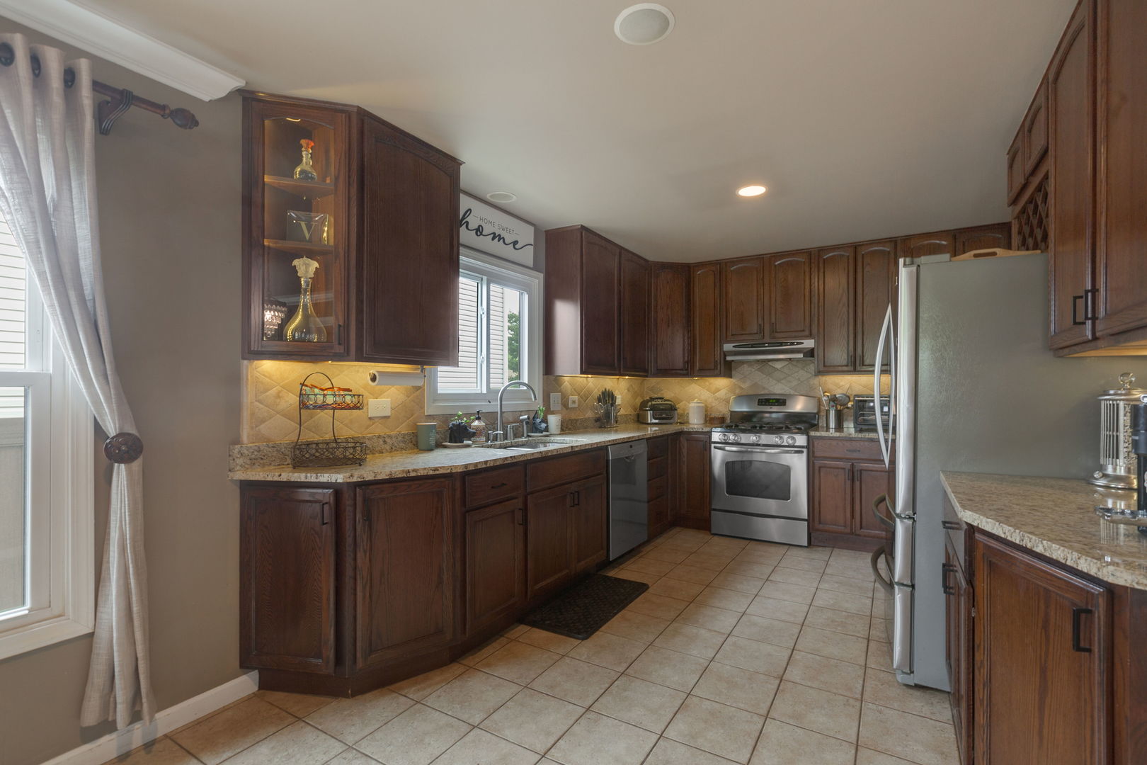 706 S Noah Terrace, Mount Prospect, IL 60056