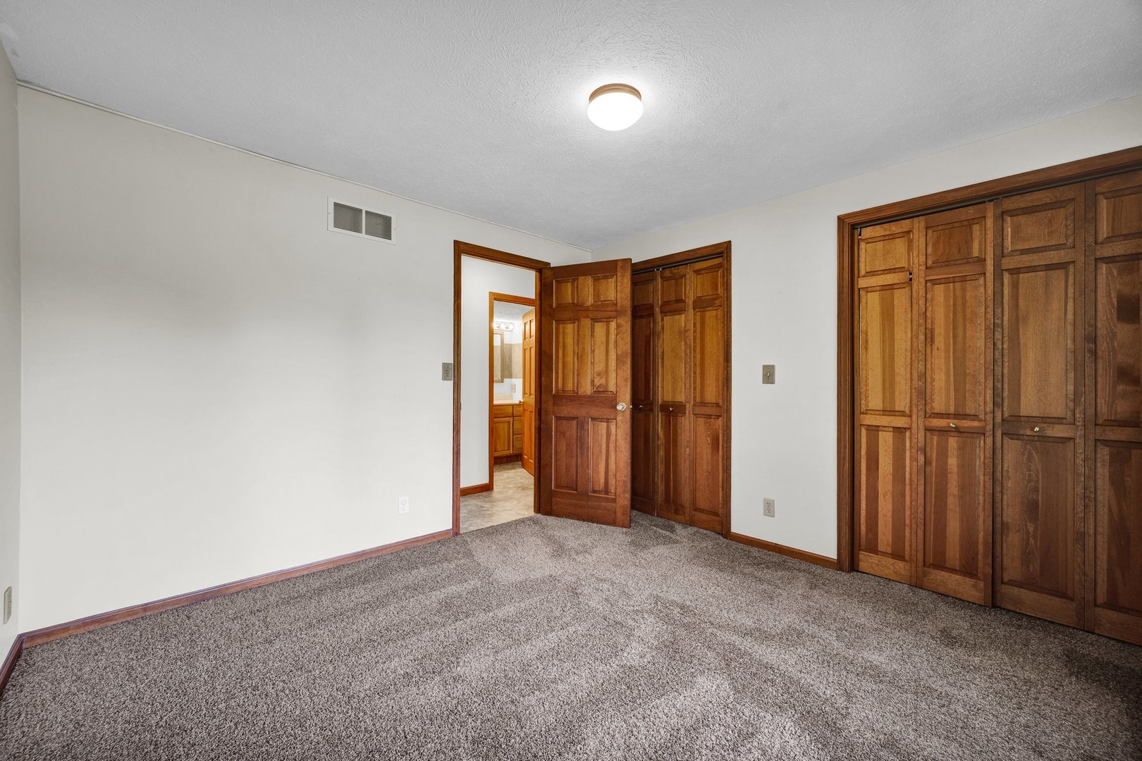 541 Fairway Drive, El Paso, IL 61738