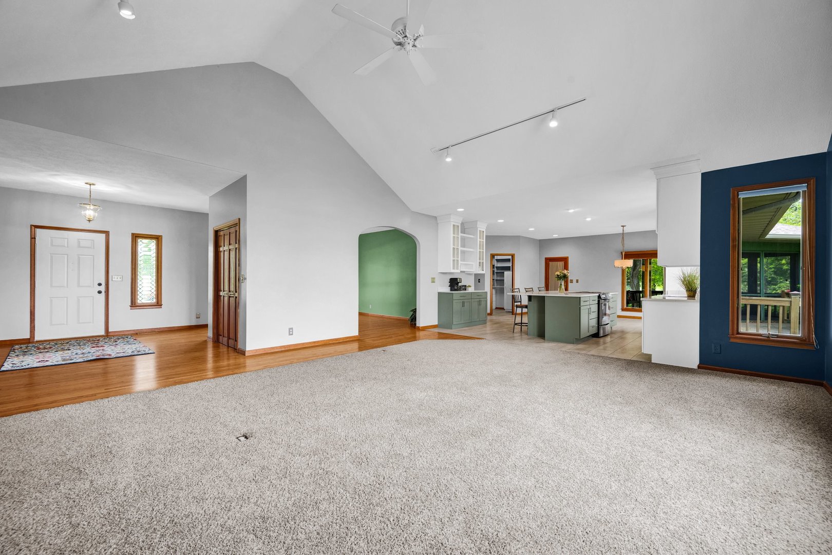 541 Fairway Drive, El Paso, IL 61738