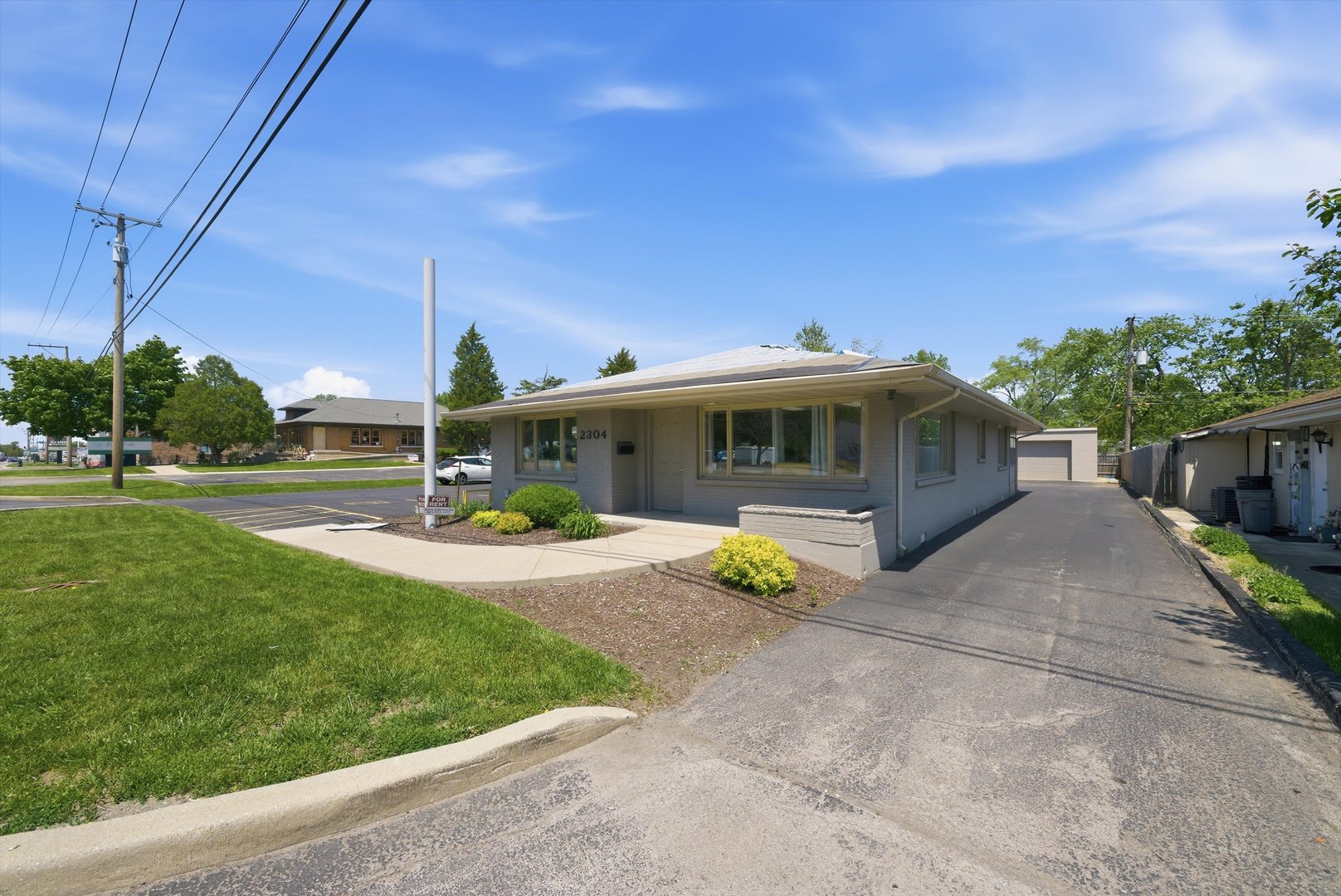 2304 Plainfield Road, Crest Hill, IL 60403