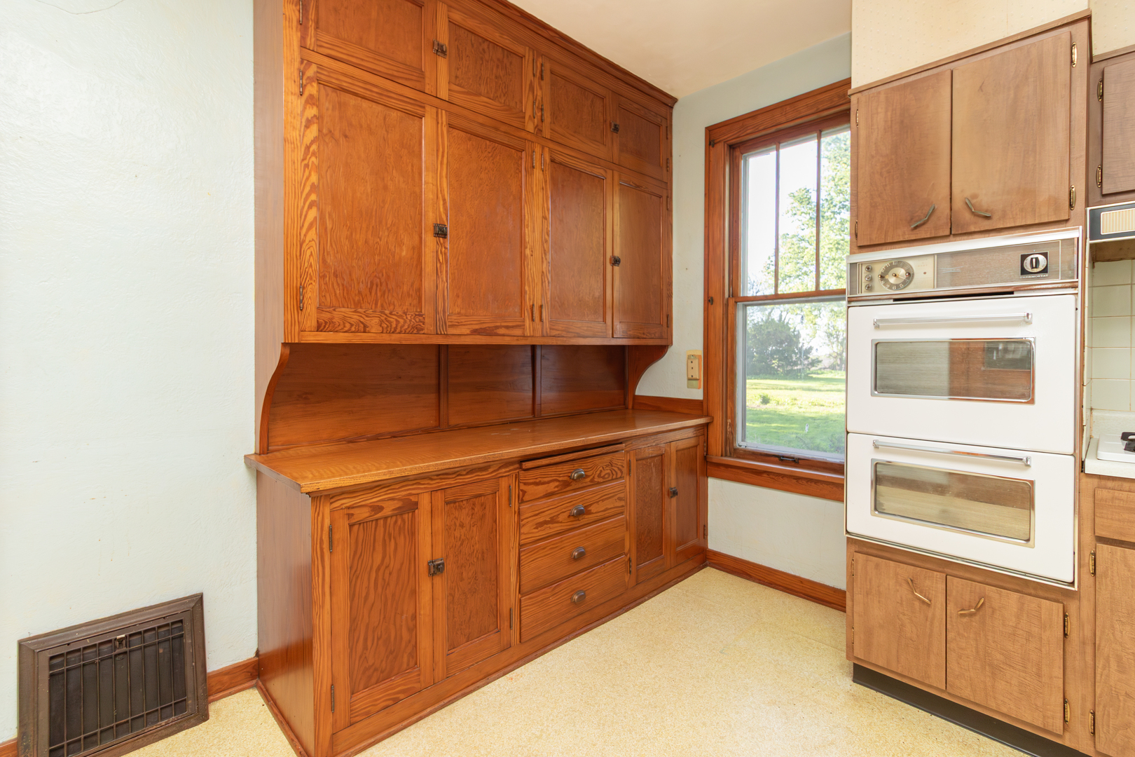 30624 Gils Road, Minier, IL 61759