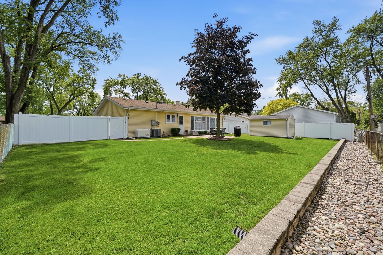 540 Milan Lane, Hoffman Estates, IL 60169