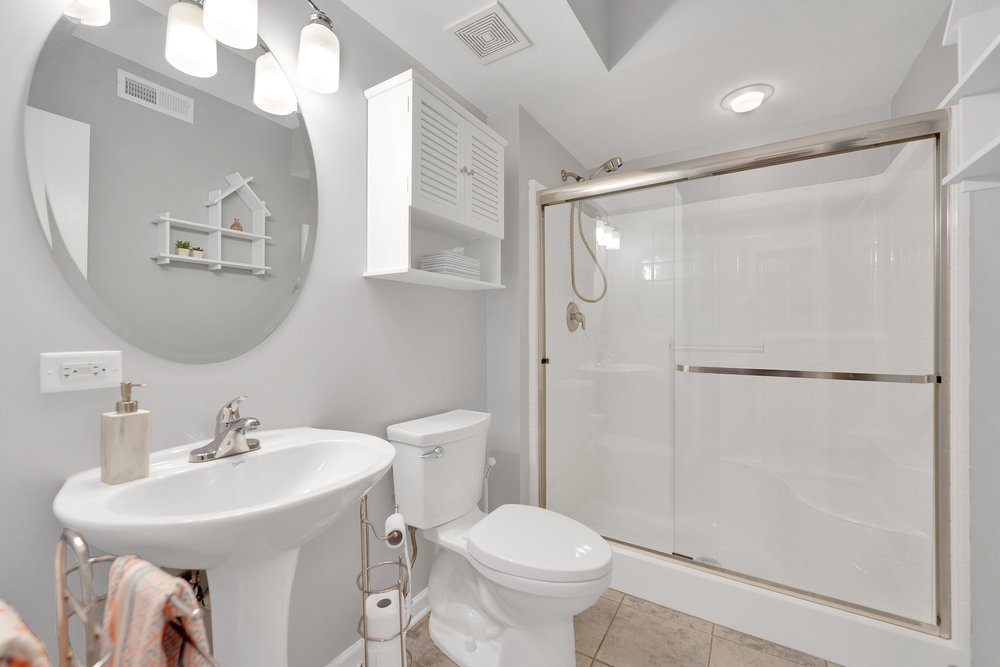 635 Perrie Drive #404, Elk Grove Village, IL 60007