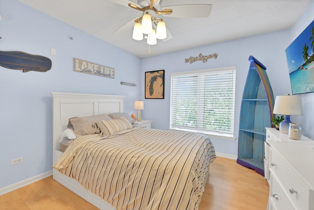 635 Perrie Drive #404, Elk Grove Village, IL 60007