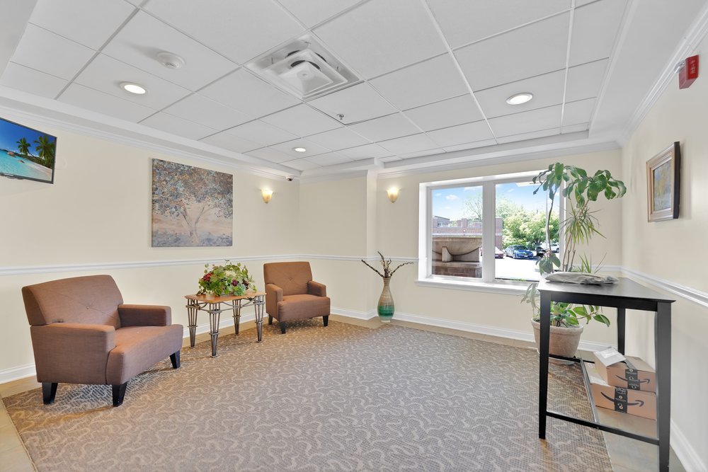 635 Perrie Drive #404, Elk Grove Village, IL 60007