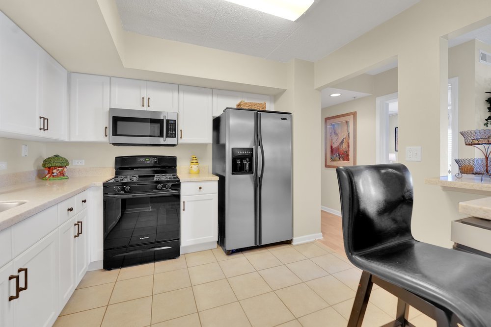 635 Perrie Drive #404, Elk Grove Village, IL 60007