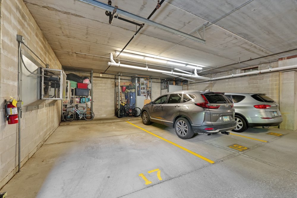 635 Perrie Drive #404, Elk Grove Village, IL 60007