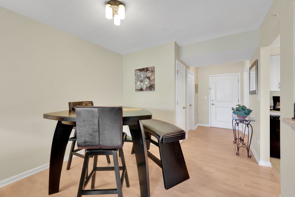 635 Perrie Drive #404, Elk Grove Village, IL 60007