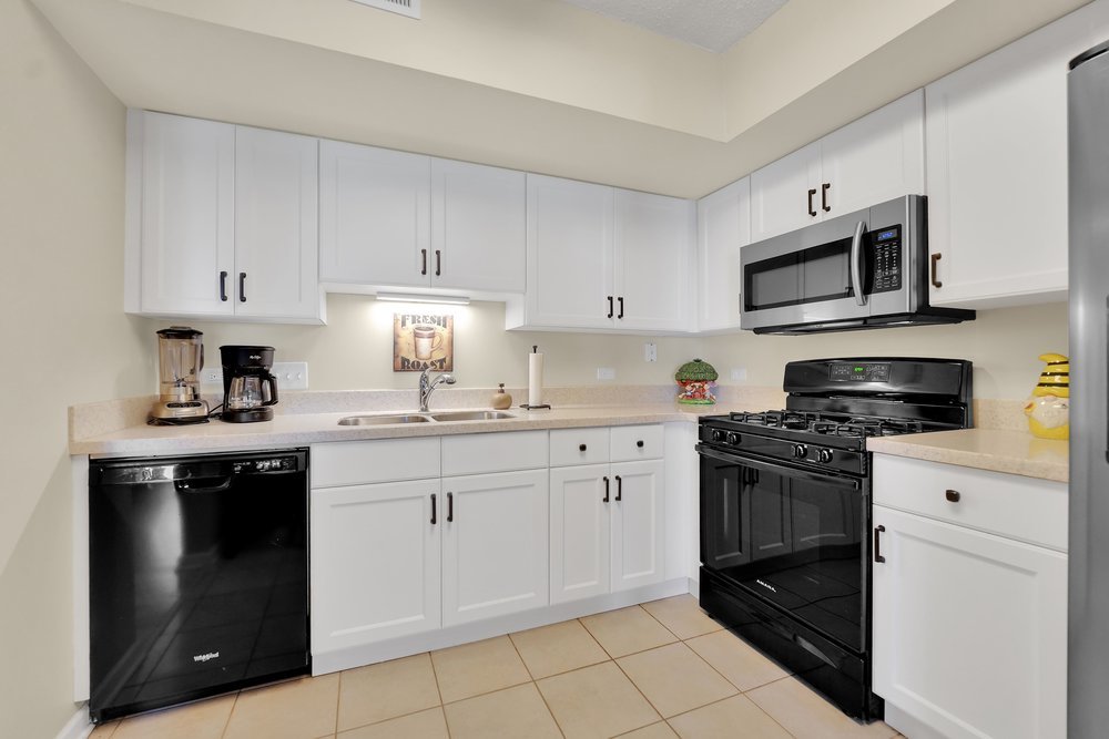 635 Perrie Drive #404, Elk Grove Village, IL 60007