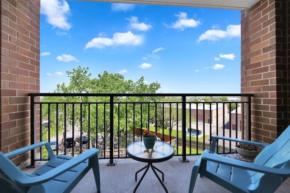 635 Perrie Drive #404, Elk Grove Village, IL 60007