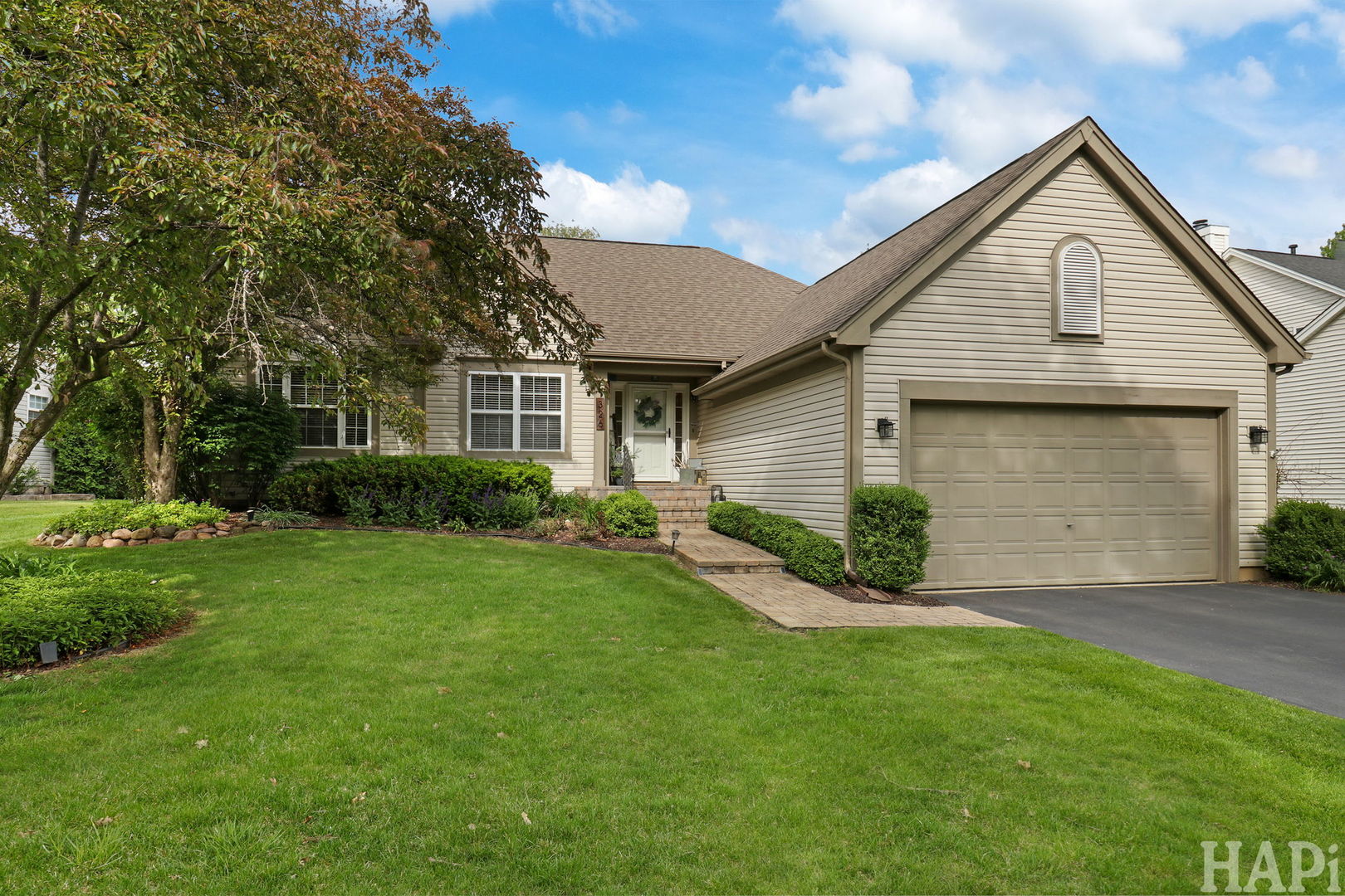 326 Garrison Circle, Port Barrington, IL 60010