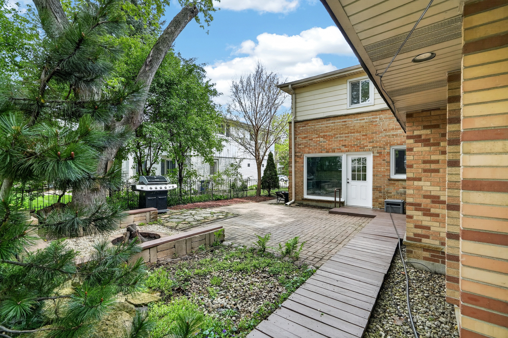 208 Pine Street, Deerfield, IL 60015