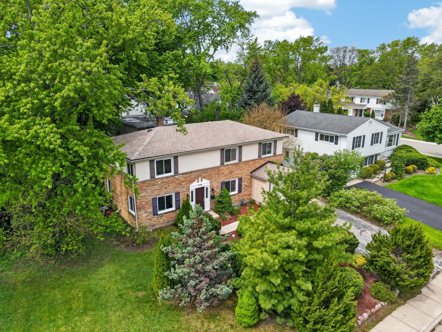 208 Pine Street, Deerfield, IL 60015