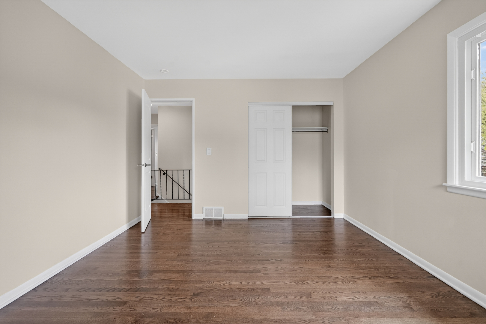208 Pine Street, Deerfield, IL 60015