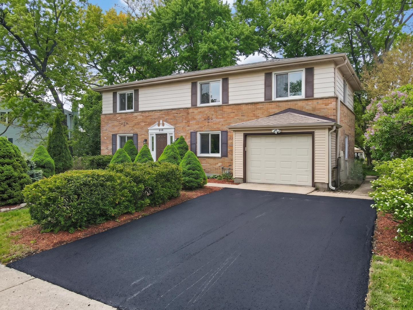 208 Pine Street, Deerfield, IL 60015