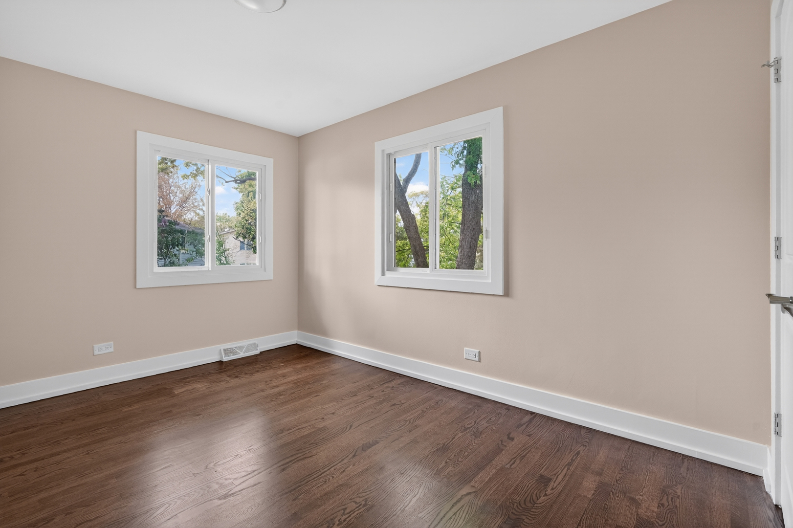 208 Pine Street, Deerfield, IL 60015