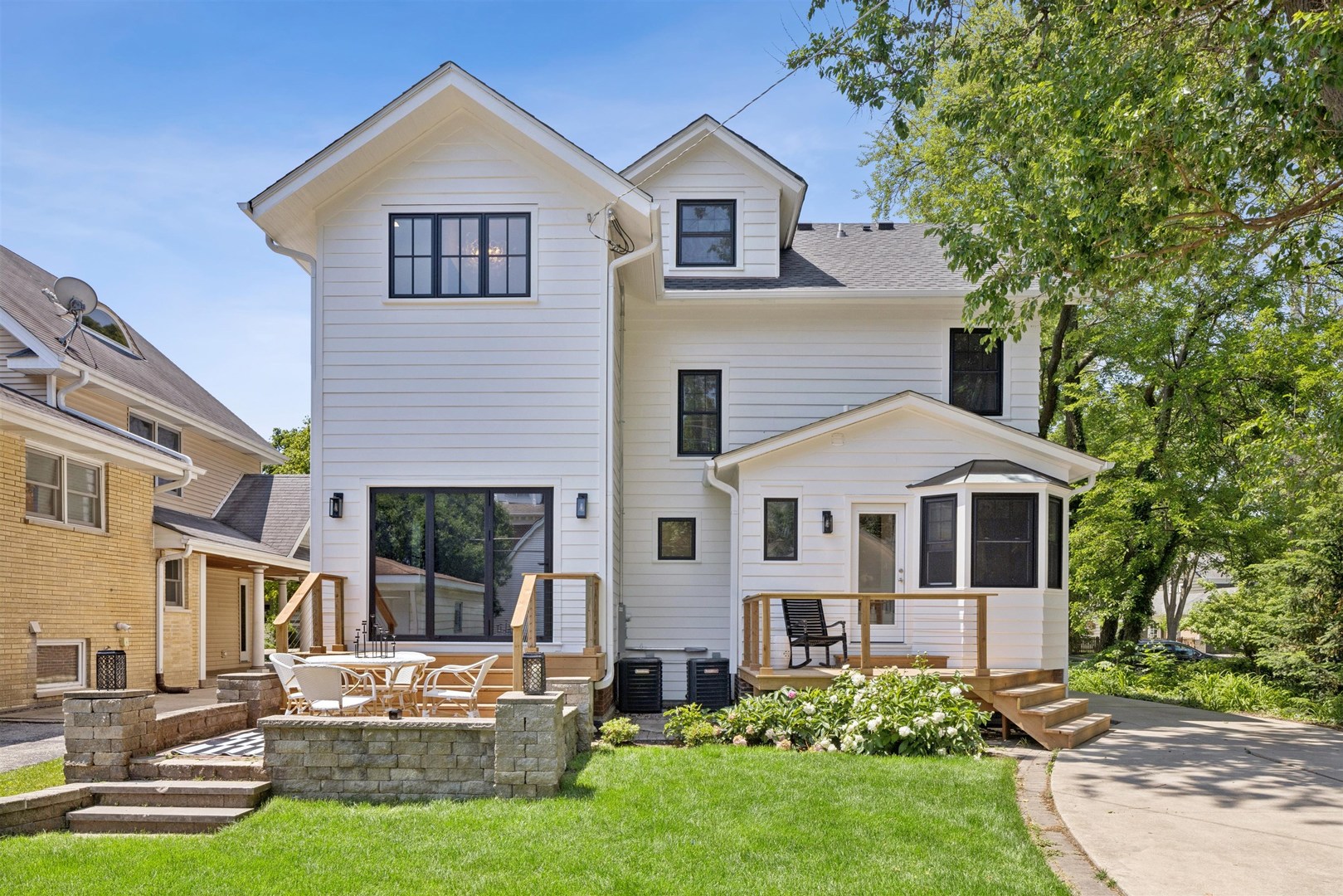 115 S Spring Avenue, La Grange, IL 60525