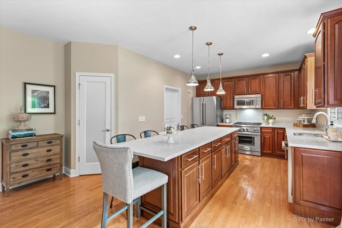 1228 Meade Court, Lindenhurst, IL 60046