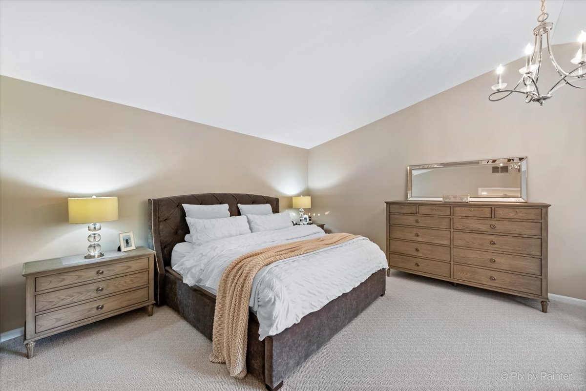 1228 Meade Court, Lindenhurst, IL 60046