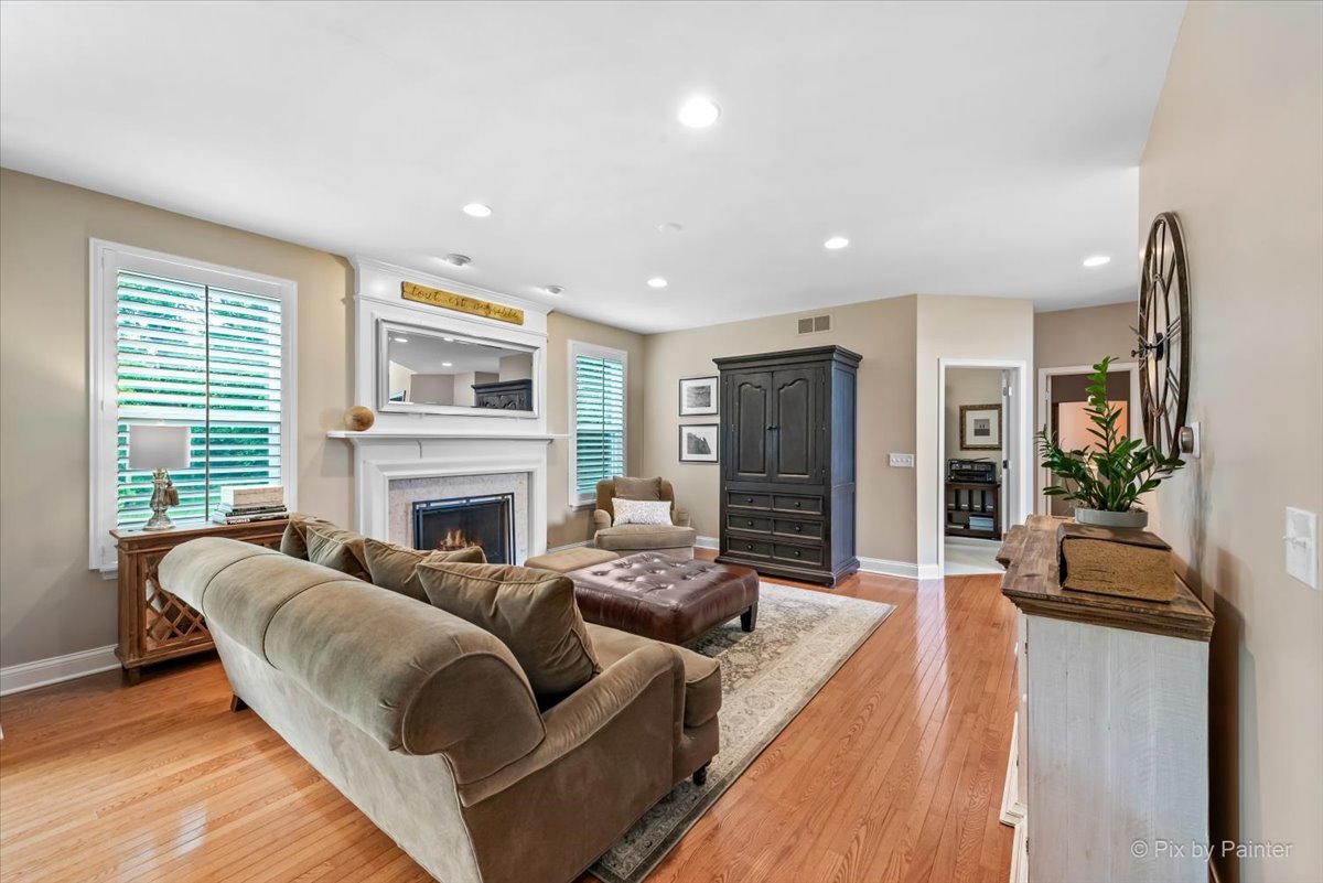 1228 Meade Court, Lindenhurst, IL 60046