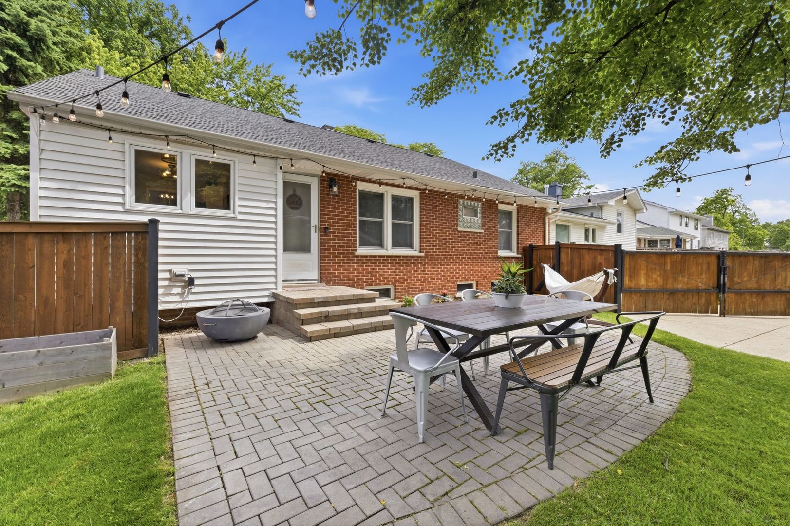 263 Hill Avenue, Glen Ellyn, IL 60137