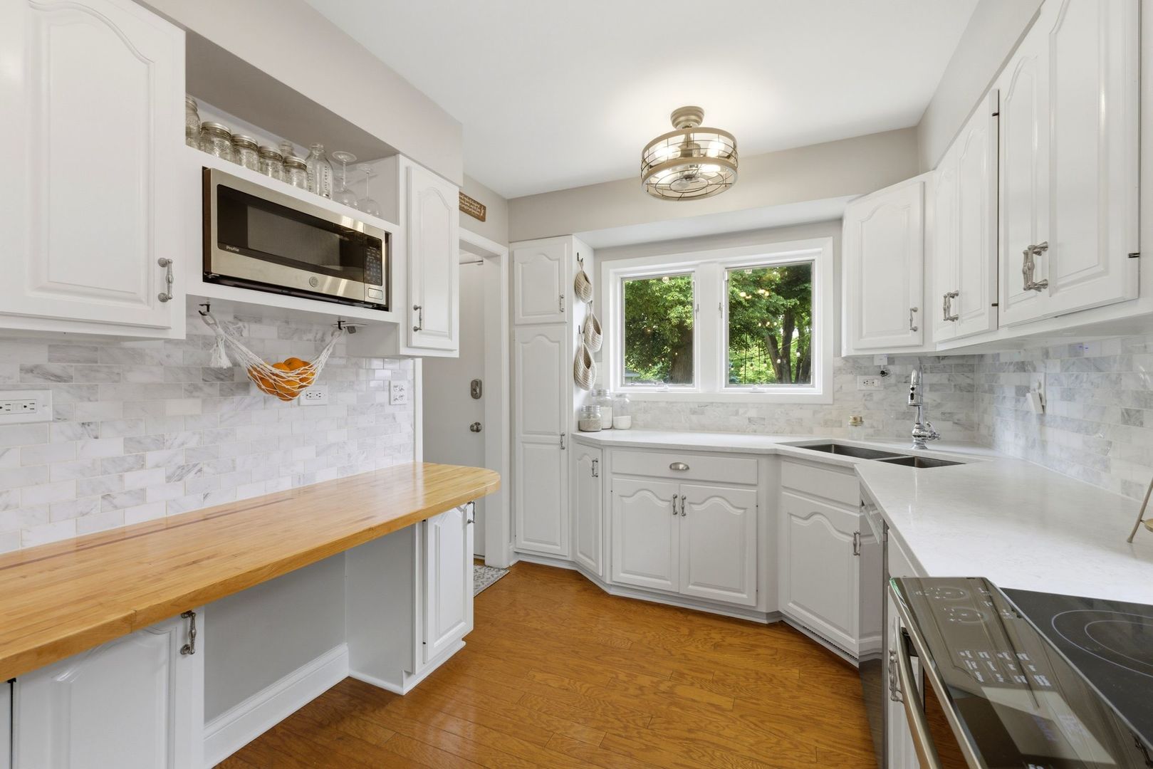 263 Hill Avenue, Glen Ellyn, IL 60137