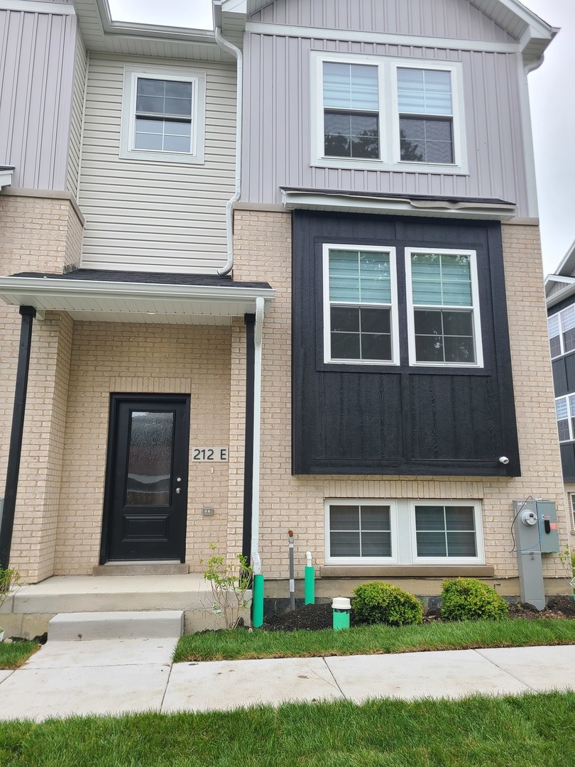 212 Walnut Street #E, Bensenville, IL 60106