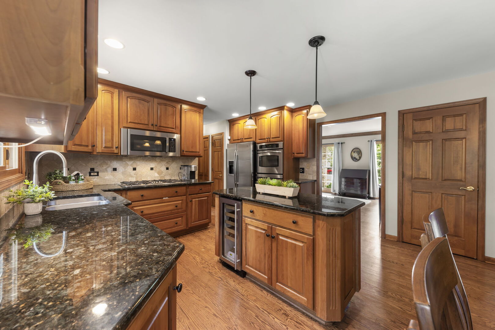 2012 Cromwell Drive, Wheaton, IL 60189