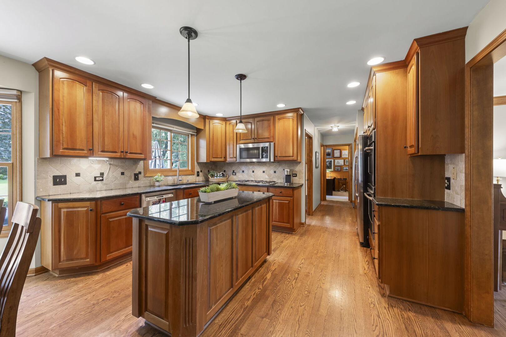 2012 Cromwell Drive, Wheaton, IL 60189