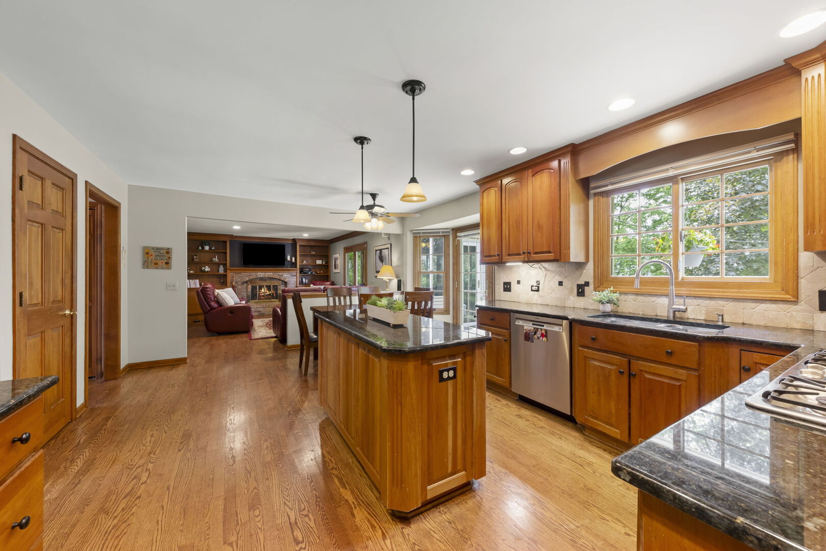 2012 Cromwell Drive, Wheaton, IL 60189