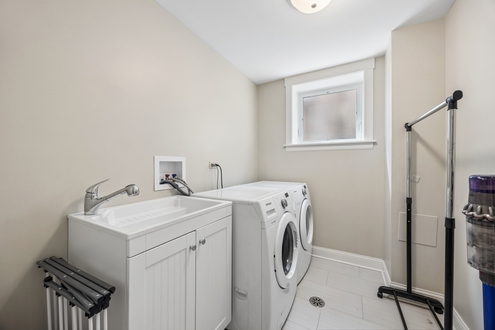 5137 S Mobile Avenue, Chicago, IL 60638