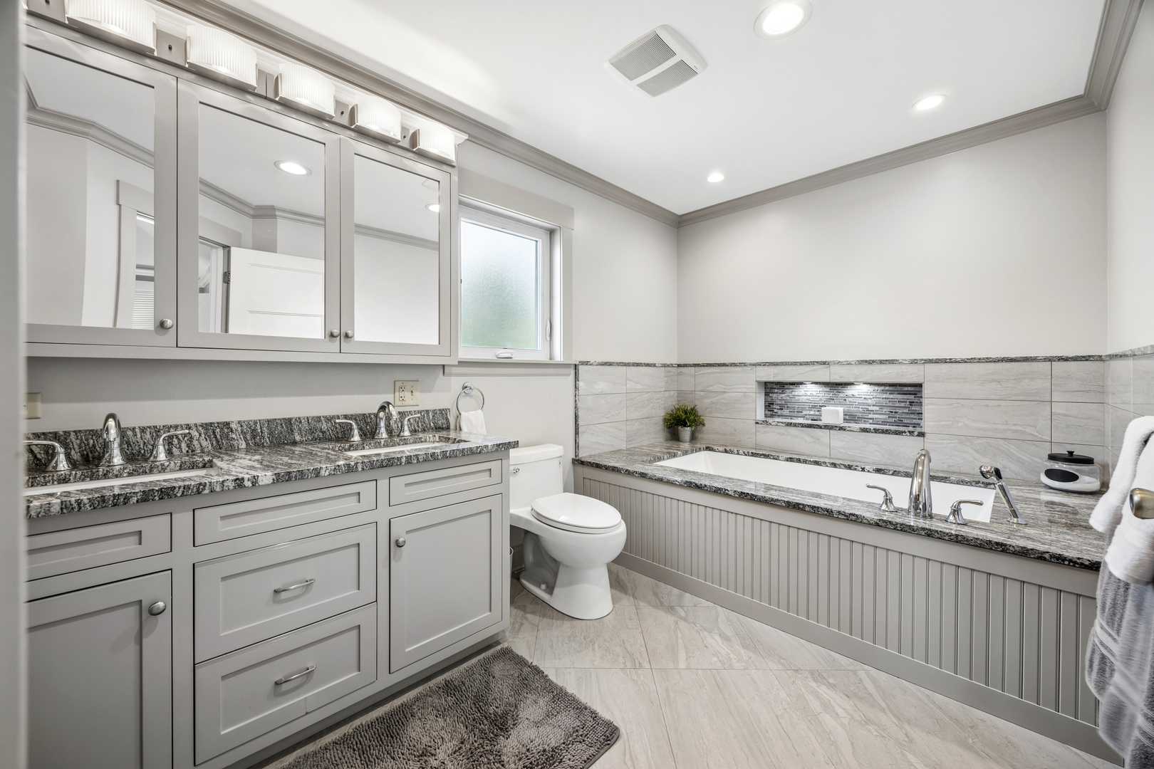 5137 S Mobile Avenue, Chicago, IL 60638
