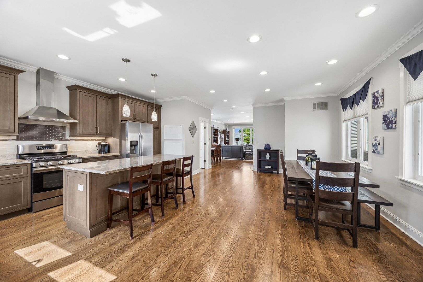 5137 S Mobile Avenue, Chicago, IL 60638