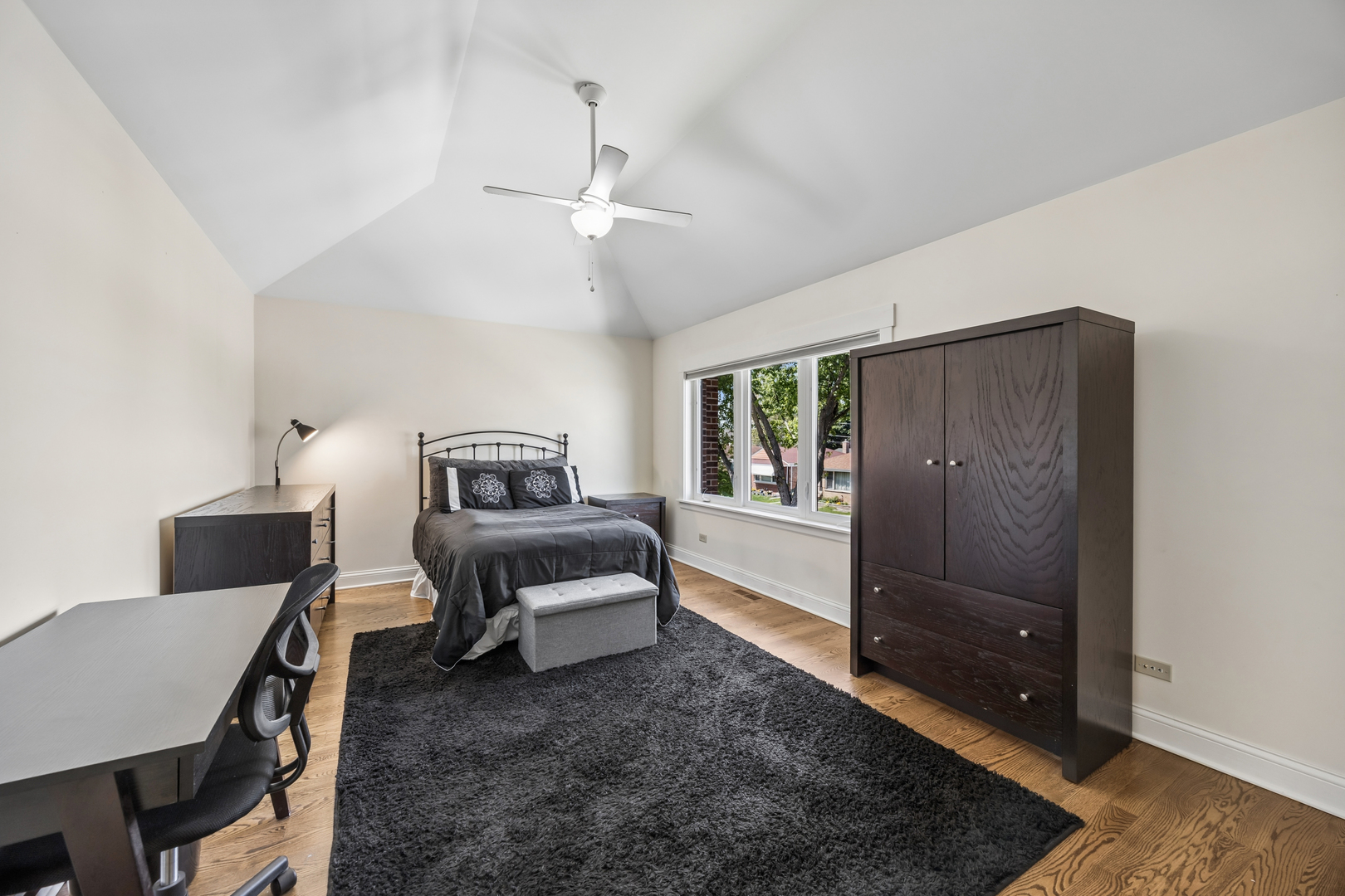 5137 S Mobile Avenue, Chicago, IL 60638