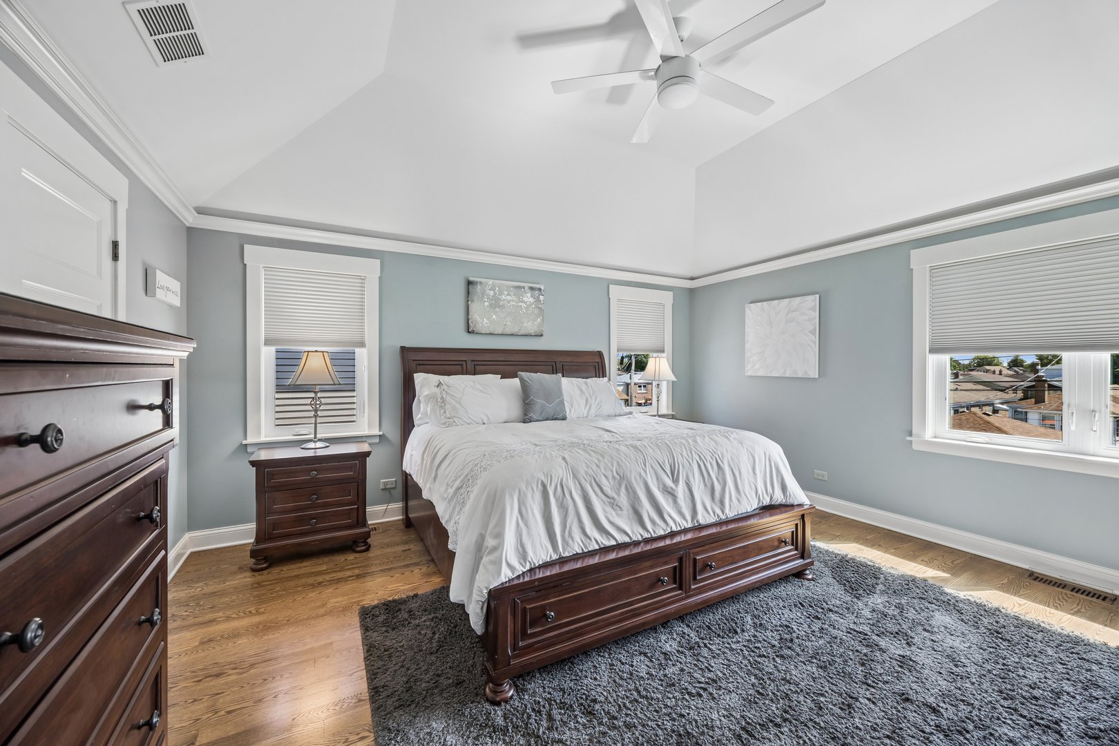 5137 S Mobile Avenue, Chicago, IL 60638