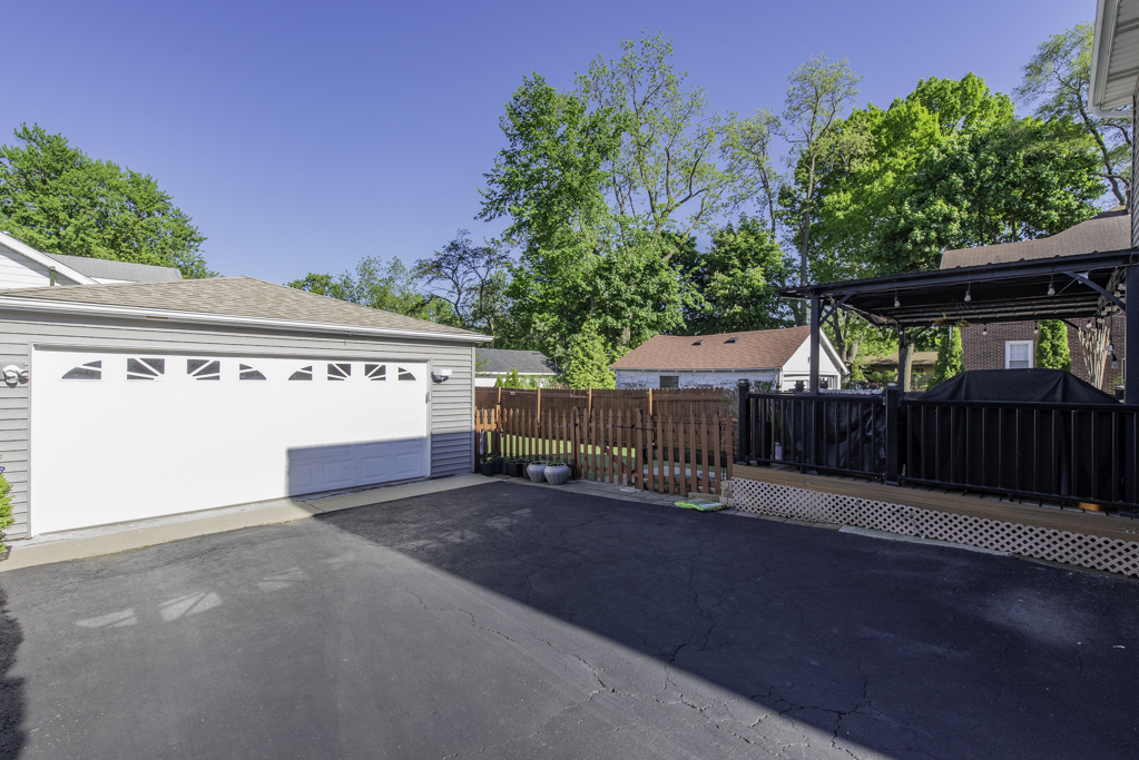 1615 N Sheridan Road, Waukegan, IL 60085