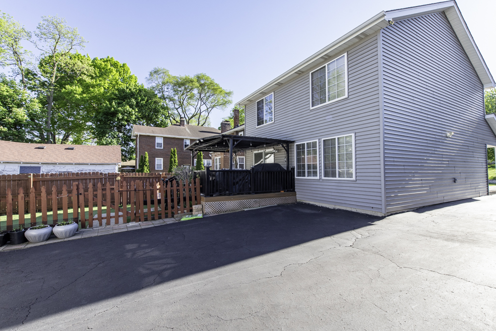 1615 N Sheridan Road, Waukegan, IL 60085