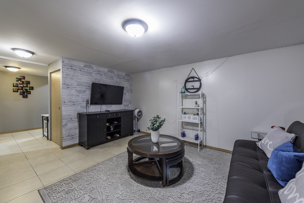 1615 N Sheridan Road, Waukegan, IL 60085